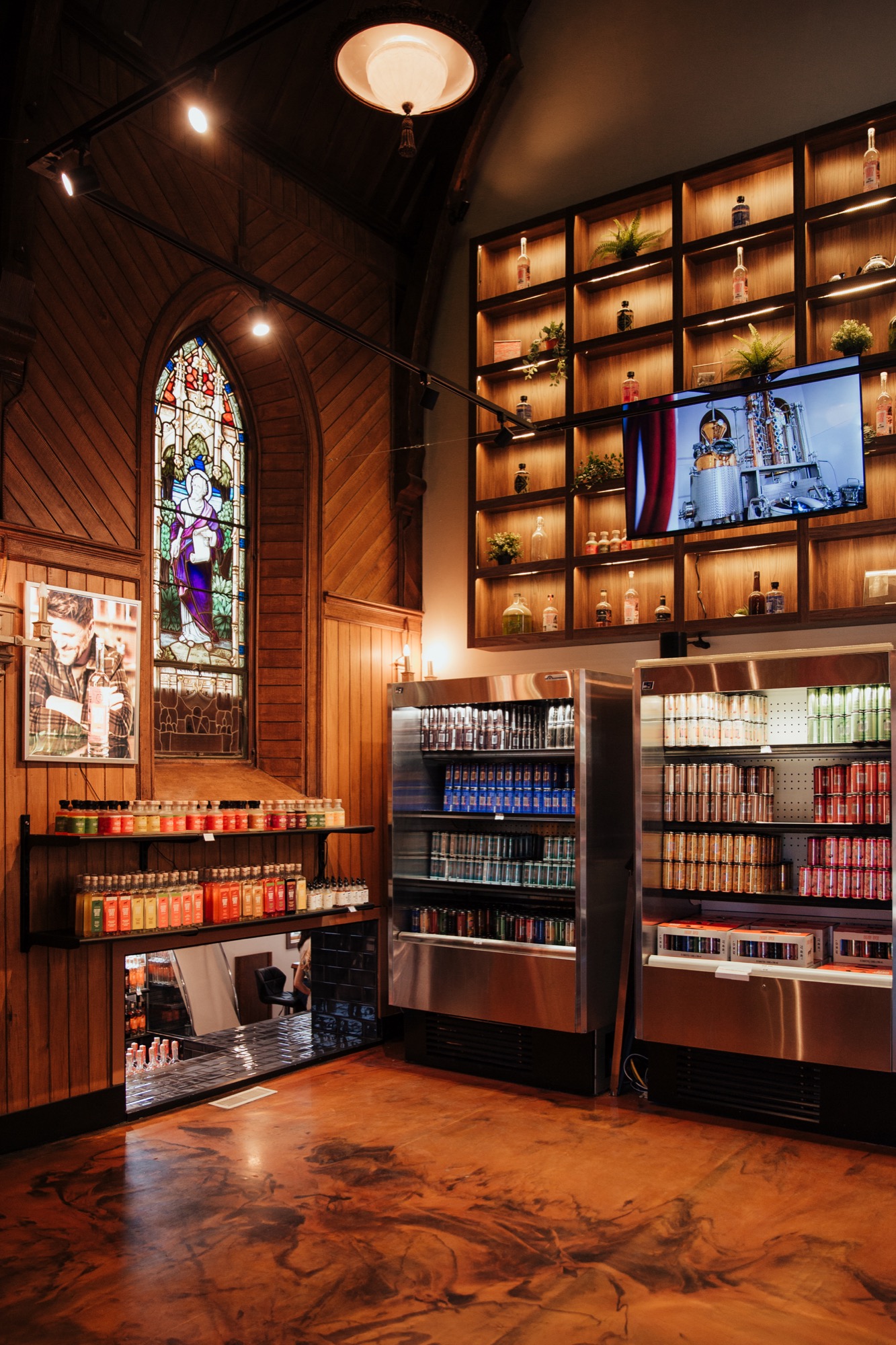 Intérieur de la distillerie Cherry River à Magog — ancienne église anglicane